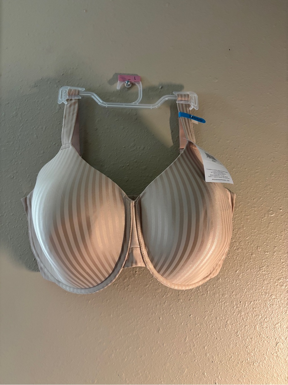 NEW Playtex 38DDD Beige Nude Bra with Smooth Cups and Extra Side & Back Support